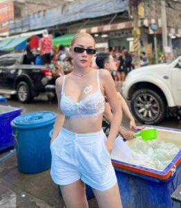 เน็ตไอดอลชื่อดัง