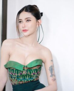 LINE_ALBUM_12666_230612_0