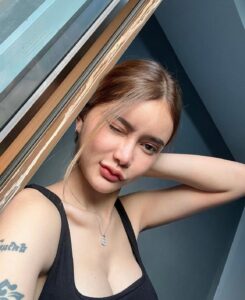 LINE_ALBUM_12666_230612_13