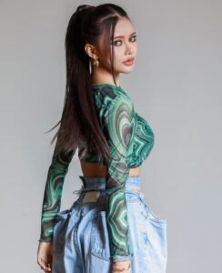 LINE_ALBUM_12666_230612_5